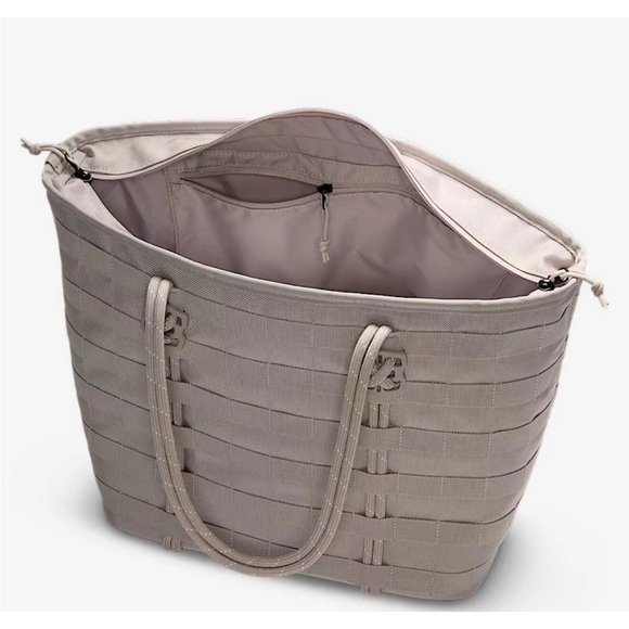 Nike RPM (26L) Gray Tote Bag (used once, like new) - Picture 3 of 9